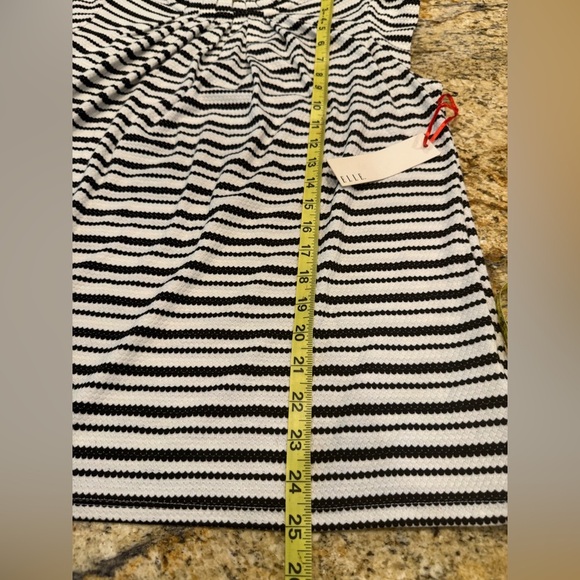 ELLE Black & White Geometric Scallop Stripe Cap Sleeve High Neck Top Size Large - Picture 9 of 9